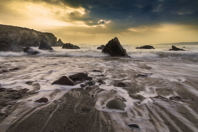 photo de la mer au coucher du soleil